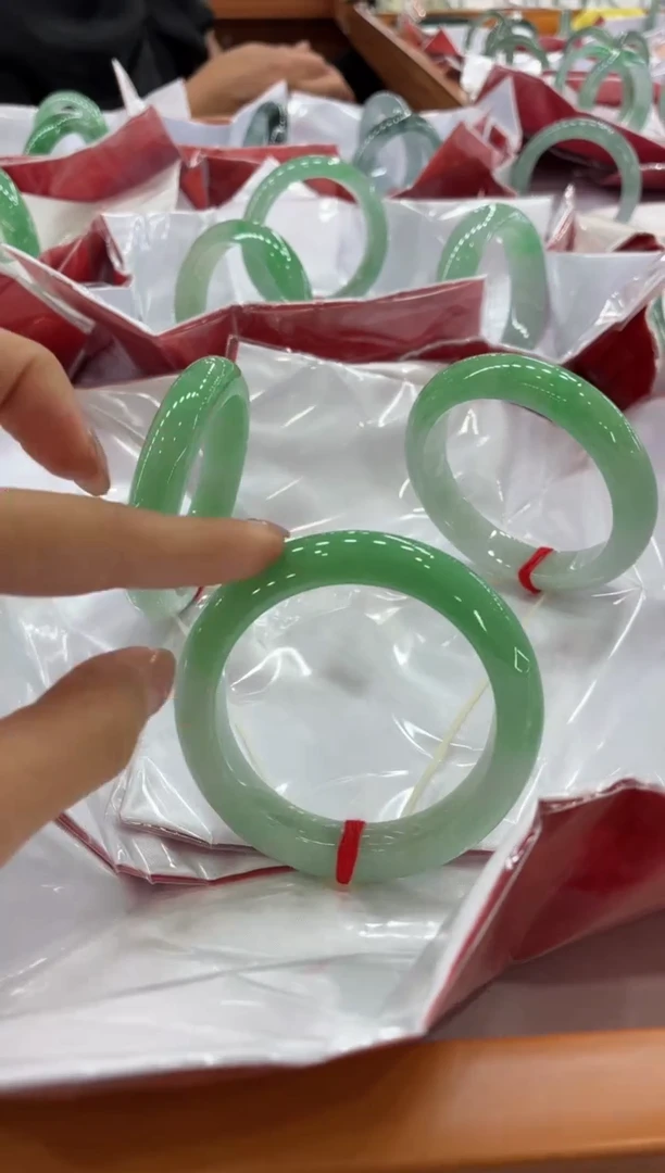 未镶嵌翡翠手镯定制翡翠意向金2w