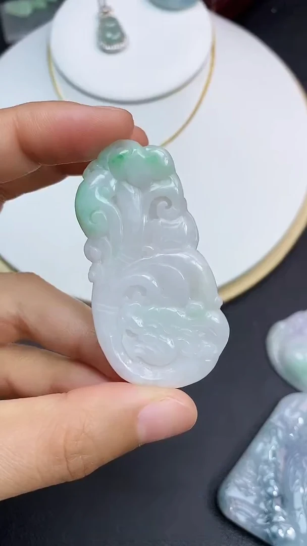 颈饰未镶嵌翡翠吊坠