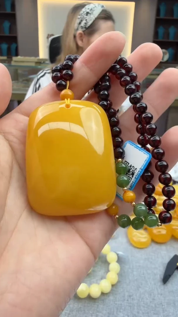 琥珀颈饰未镶嵌338秒拍号 假一罚三