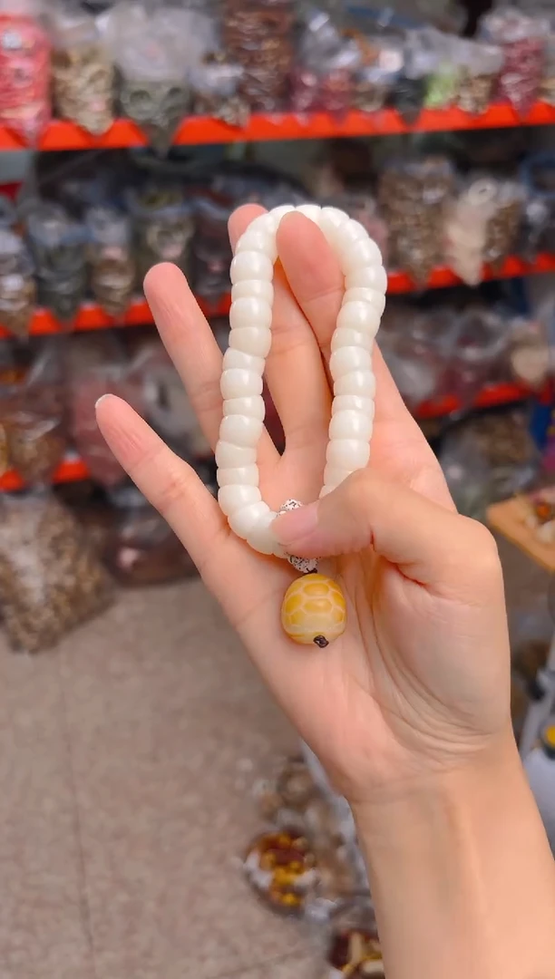 吊坠菩提根/象牙果白色大肠带富甲