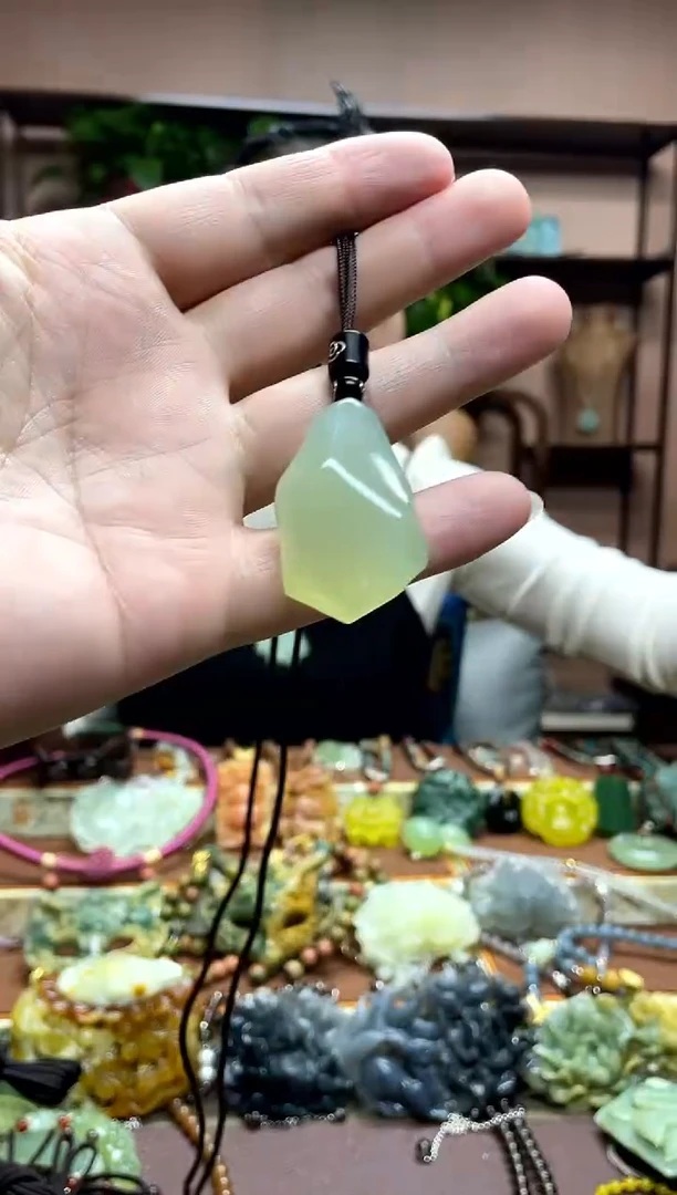 未镶嵌岫玉吊坠·