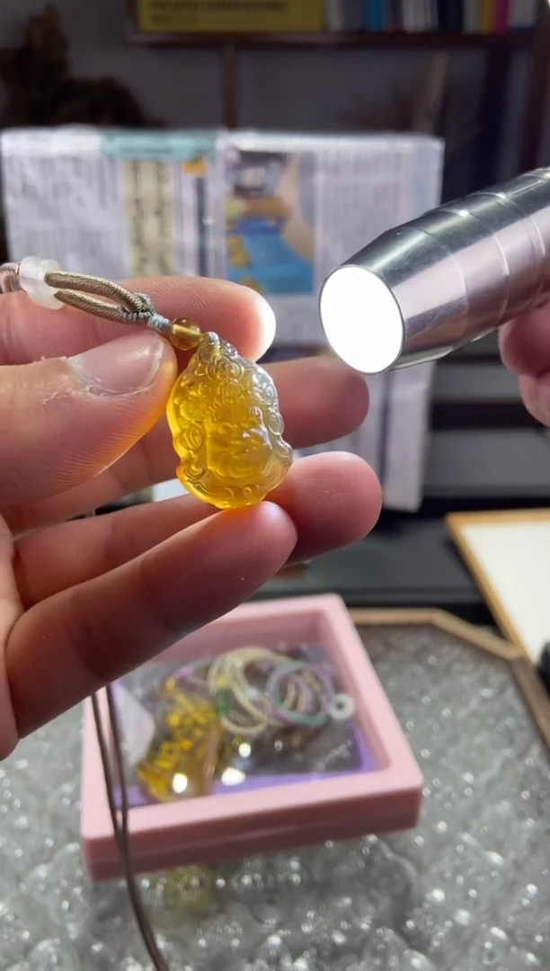 琥珀颈饰未镶嵌黄财神