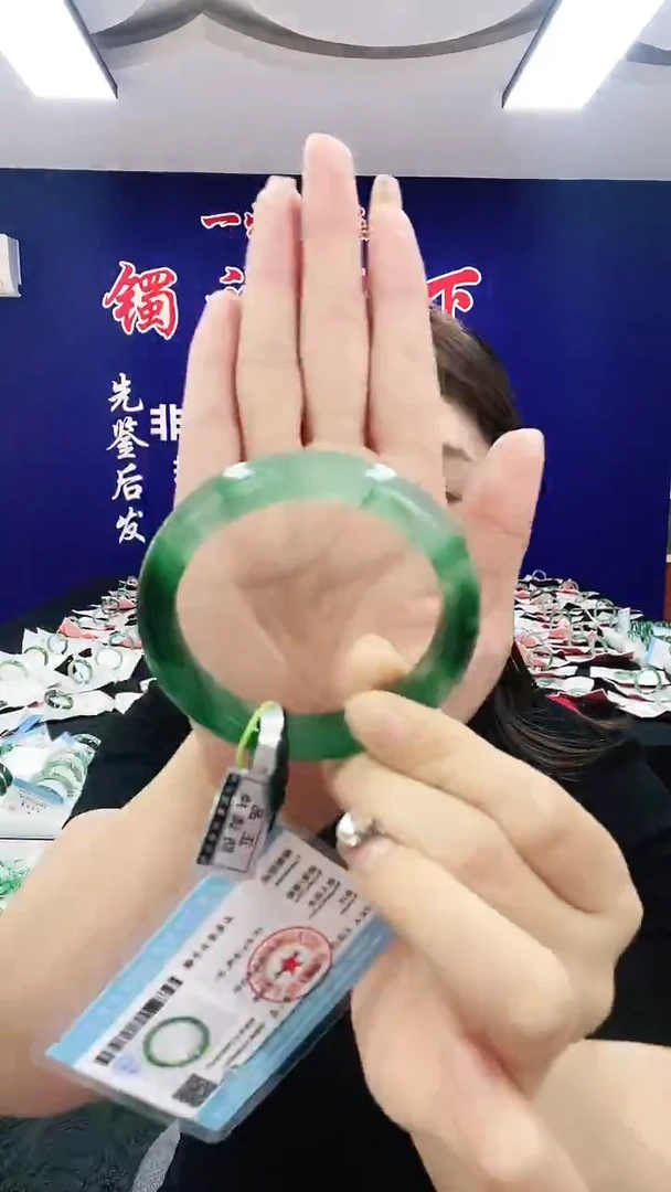 石英质玉（非洲翠）手镯未镶嵌1