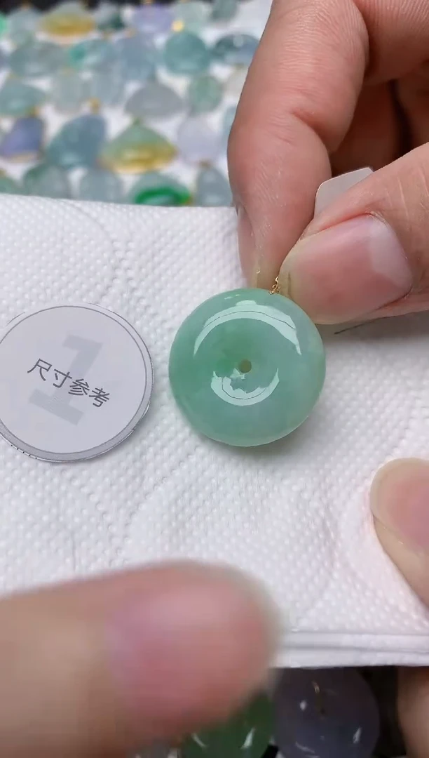 翡翠18K金镶嵌颈饰天然A货翡翠
