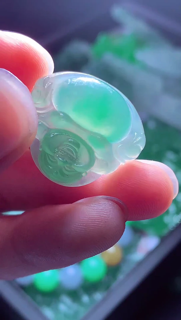 未镶嵌定制翡翠胡**?毛货翡翠定制