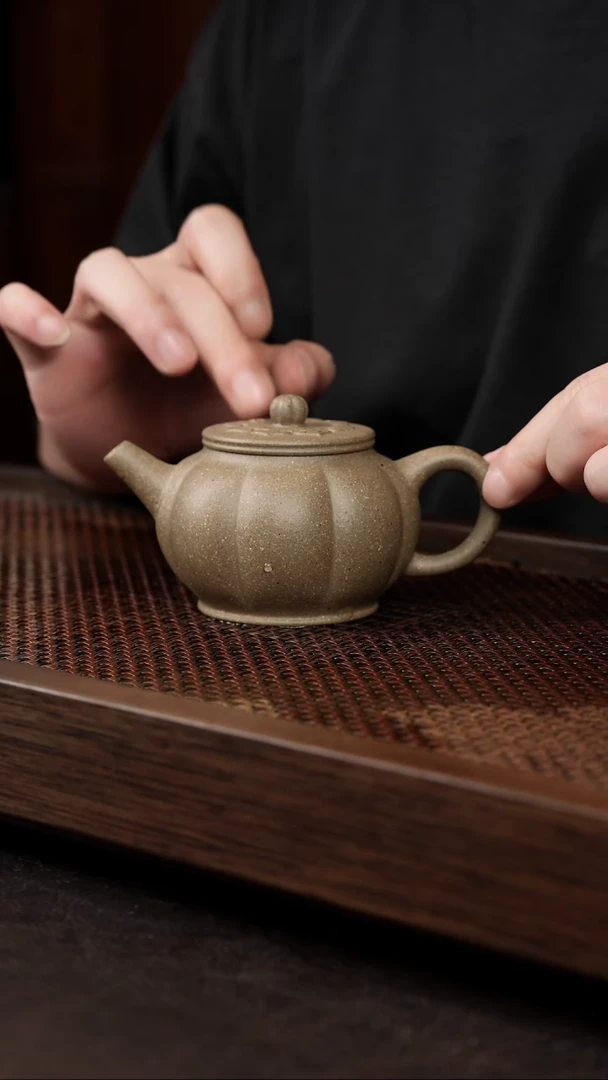 茶壶紫砂岩中泥灯笼