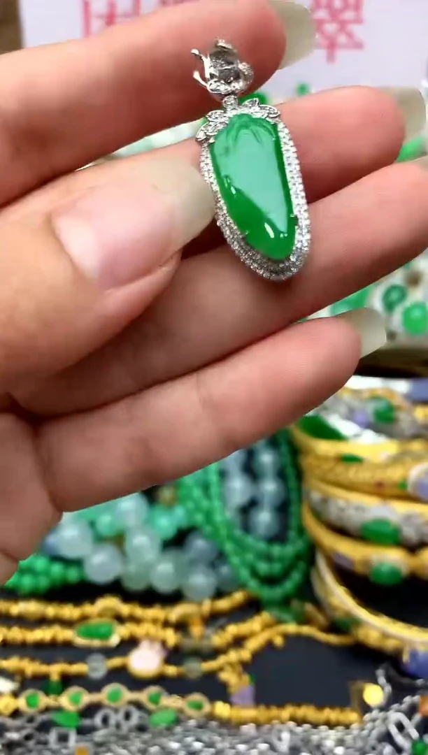 颈饰18K金镶嵌翡翠572-中国好珍宝