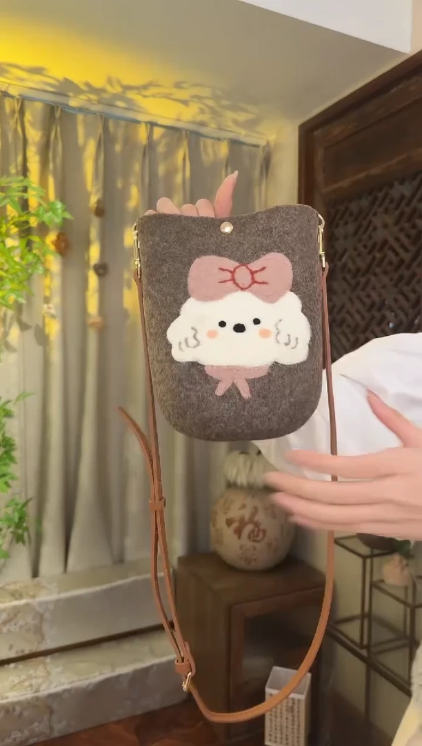 羊毛非遗纯手工包  手机包小狗