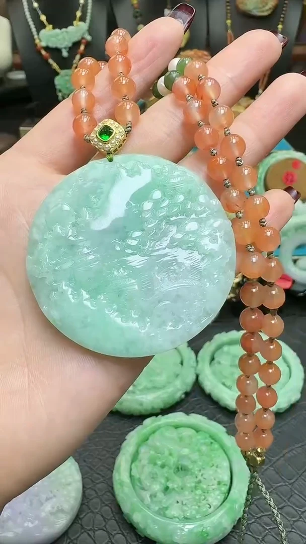 【闪购商品】翡翠颈饰未镶嵌山水圆牌