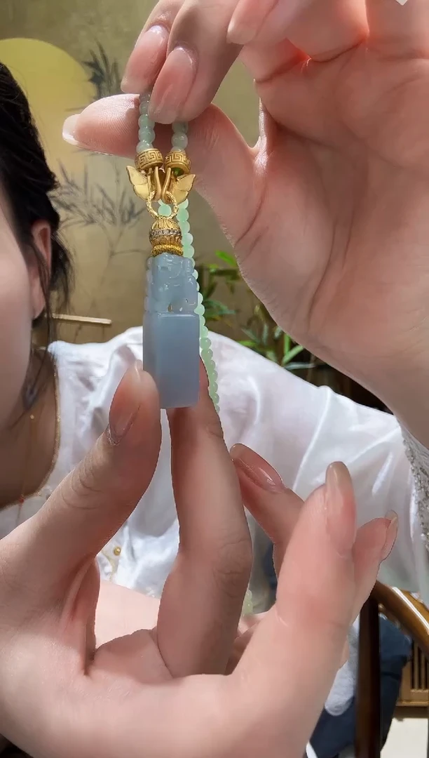 颈饰未镶嵌翡翠吊坠