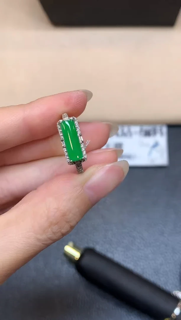 18K金镶嵌戒指翡翠6【无服务费