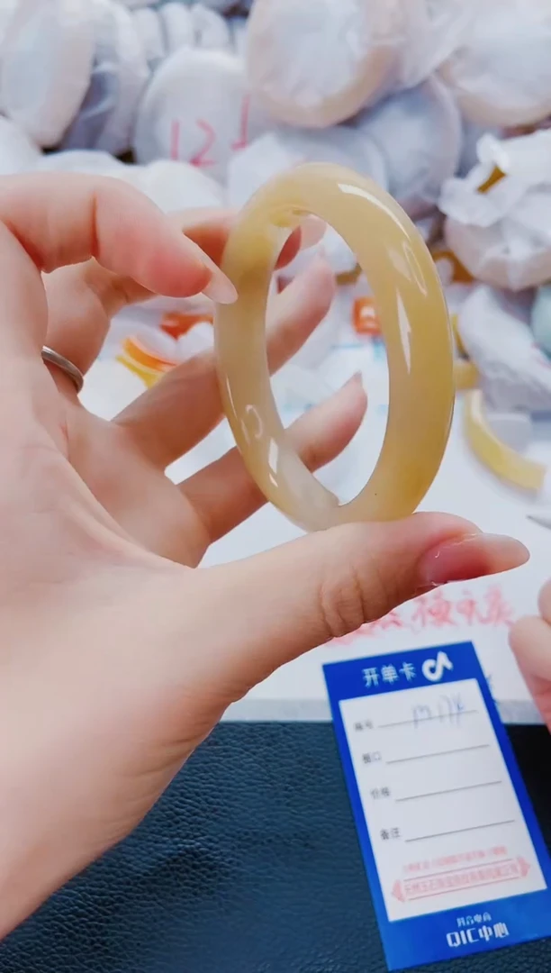 石英质玉手镯未镶嵌M174-57-58