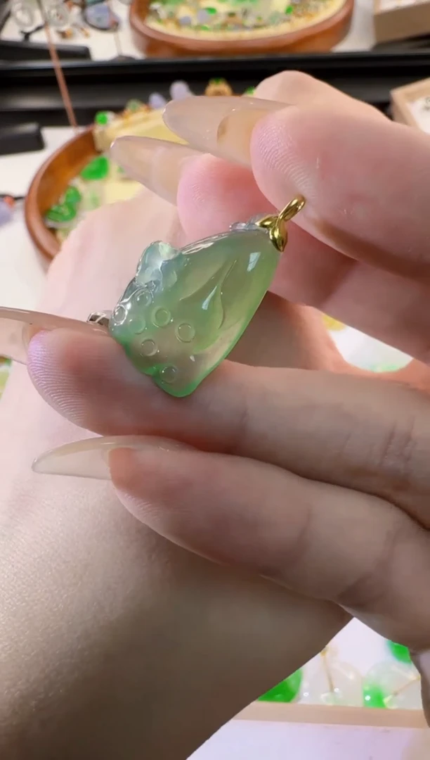 翡翠18K金镶嵌吊坠(不含链)缅甸A货翡翠