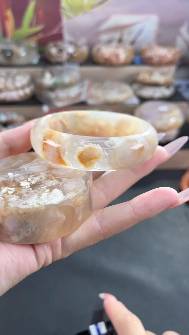 未镶嵌手镯石英质玉60