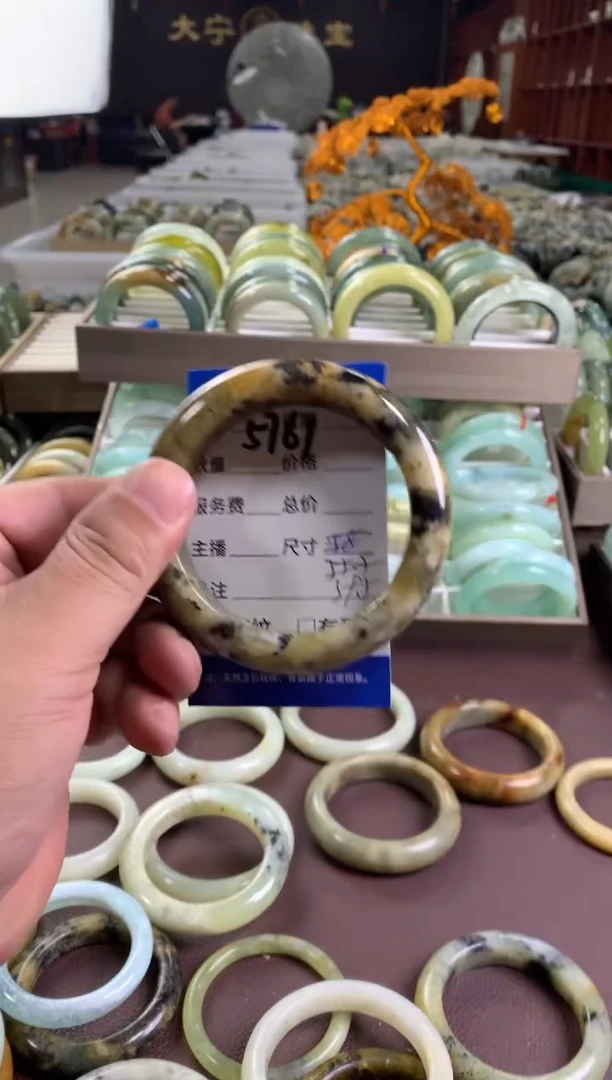 蛇纹石玉未镶嵌手镯5761