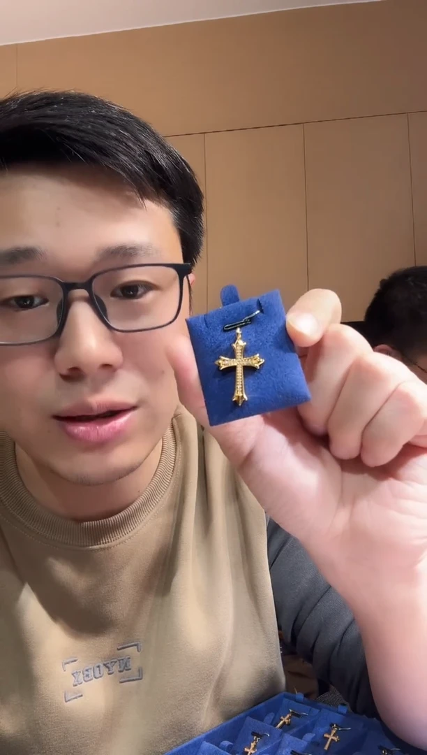 【闪购商品】钻石吊坠18K金镶嵌大十字架吊坠TG