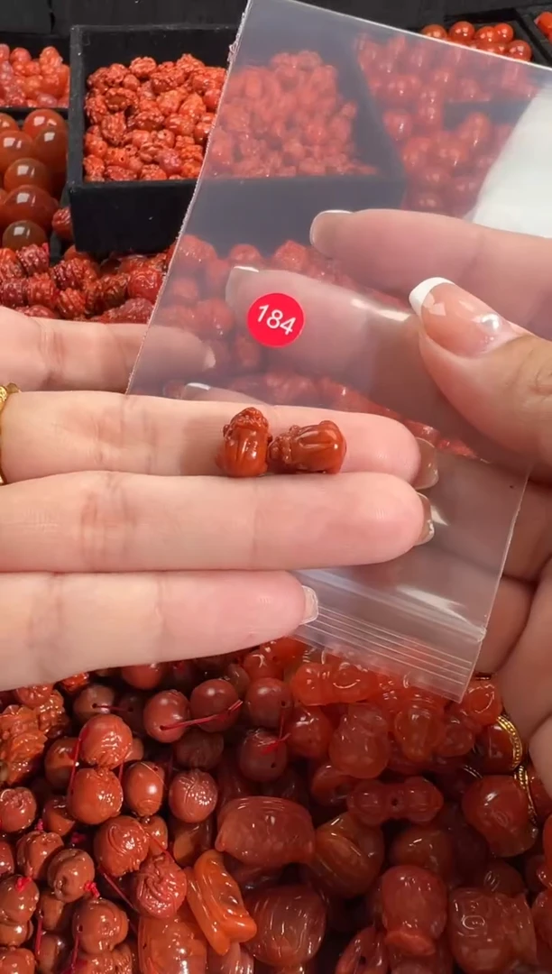 颈饰未镶嵌南红玛瑙1