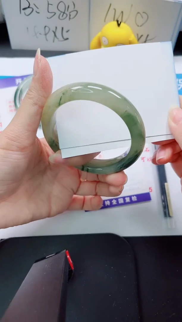 【闪购商品】石英质玉手镯未镶嵌96