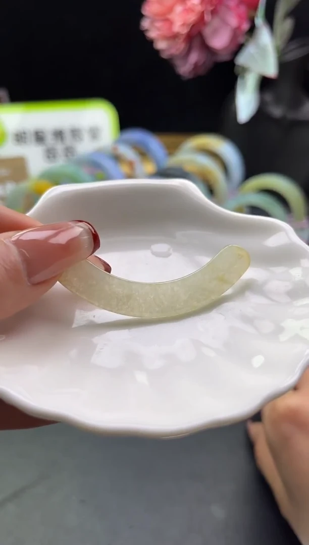 未镶嵌挂件翡翠玉璜-编绳