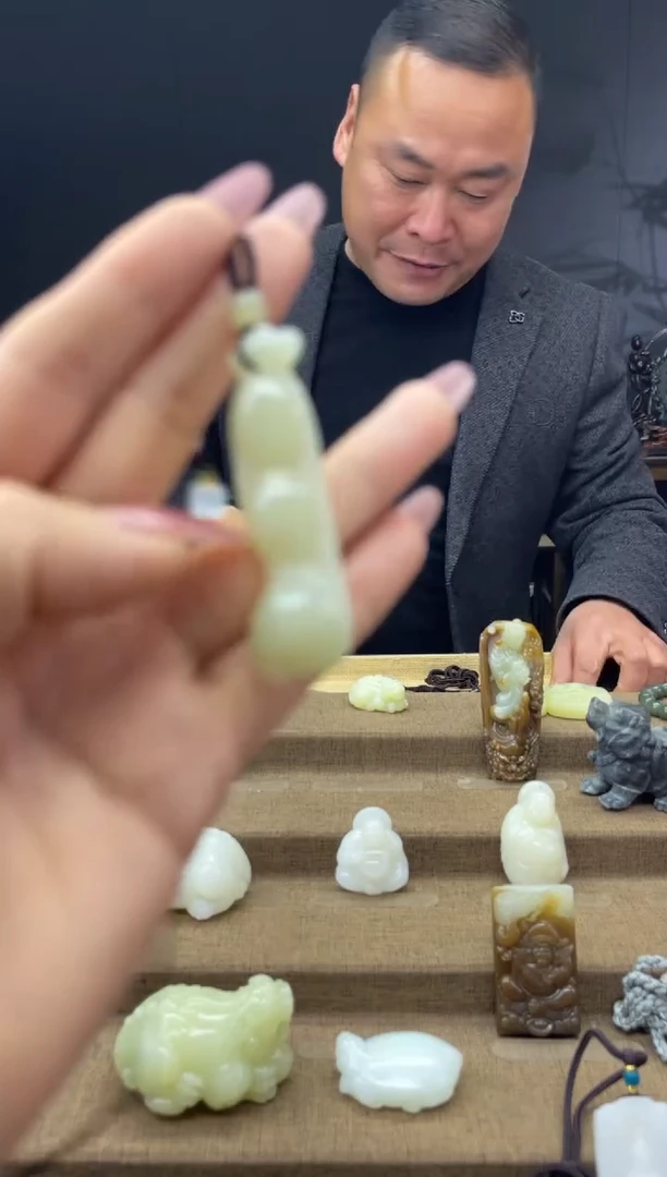 颈饰未镶嵌和田玉1