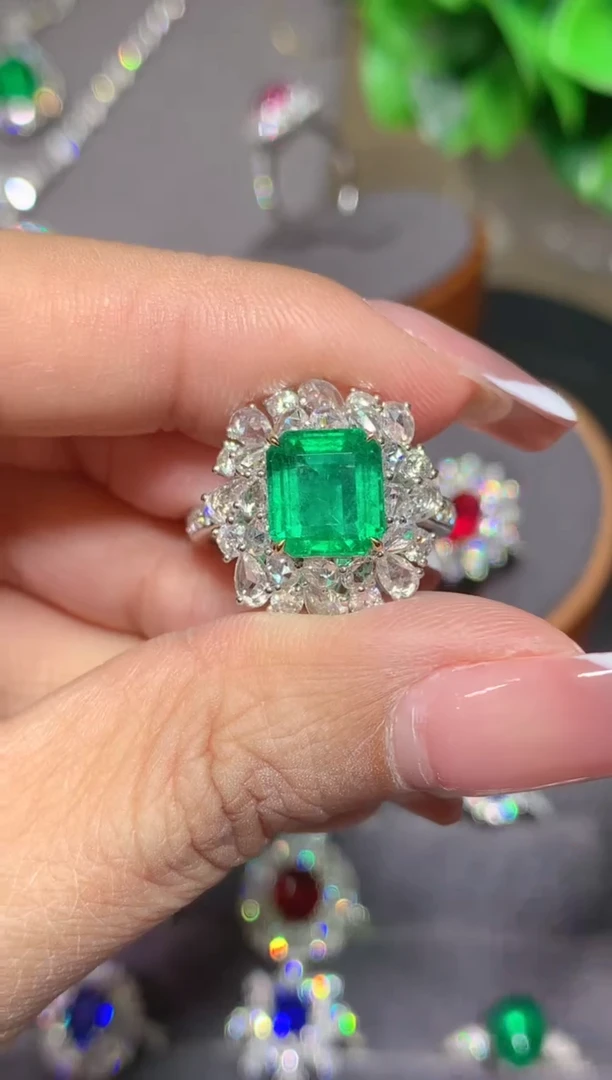 祖母绿戒指18K金镶嵌2.385CT