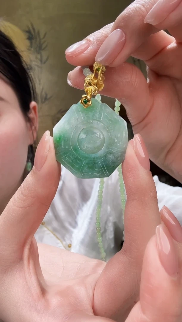 颈饰未镶嵌翡翠吊坠