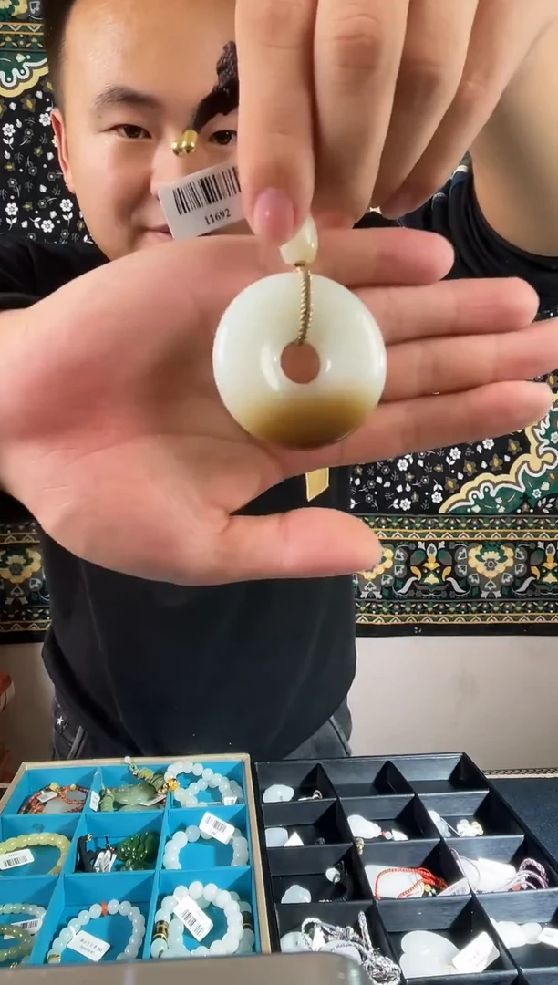 颈饰未镶嵌和田玉（糖玉）小艾多样性发货拍一发一