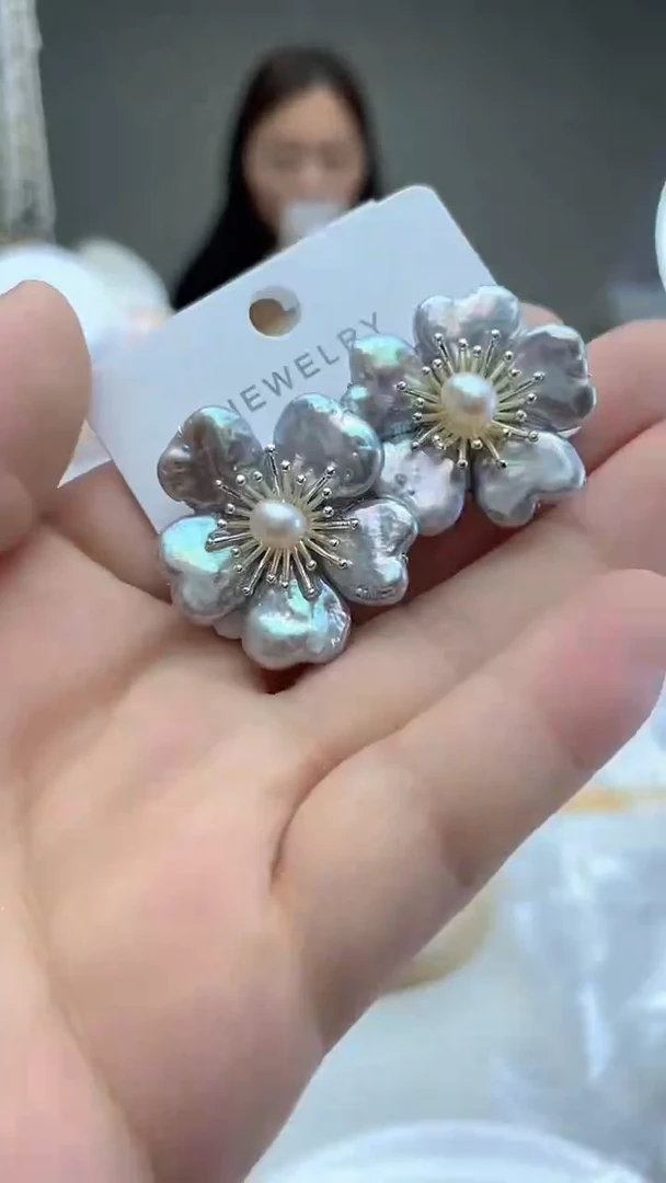 灰色系设计款耳饰