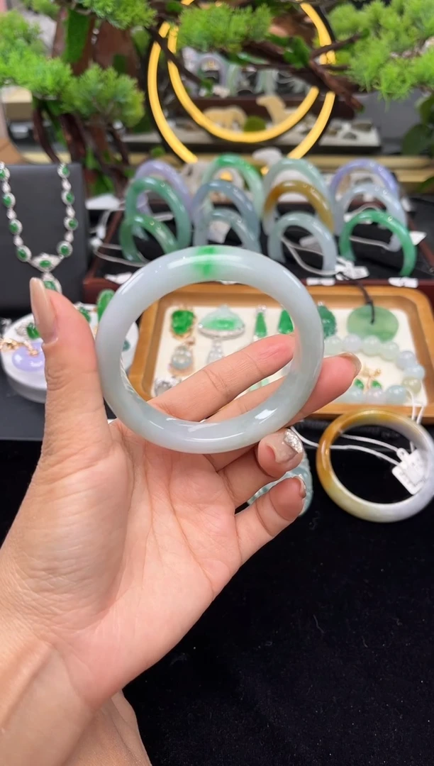 未镶嵌手镯翡翠手镯