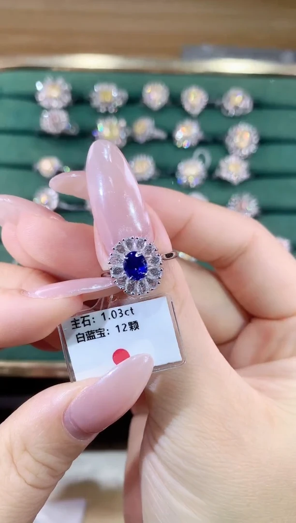 戒指蓝宝石18K金镶嵌戒指