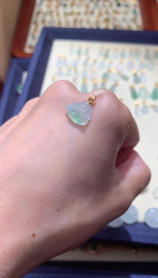 颈饰18K金镶嵌翡翠翡翠