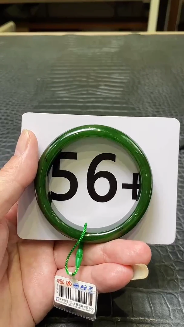 和田玉（碧玉）手镯未镶嵌一个