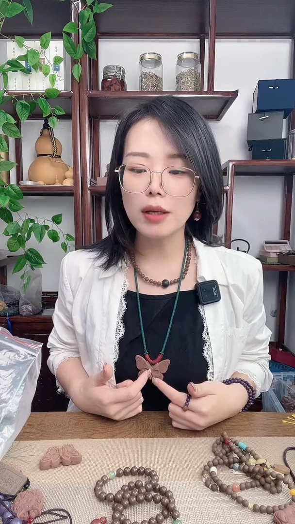 泥塑龙涎香方的骷髅蝴蝶