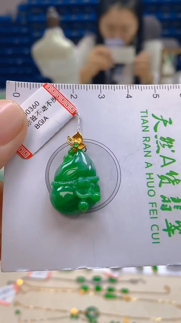 颈饰18K金镶嵌翡翠新号开播 全场乱卖