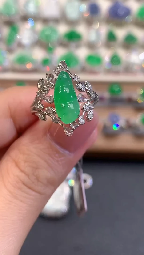 18K金镶嵌戒指翡翠a116