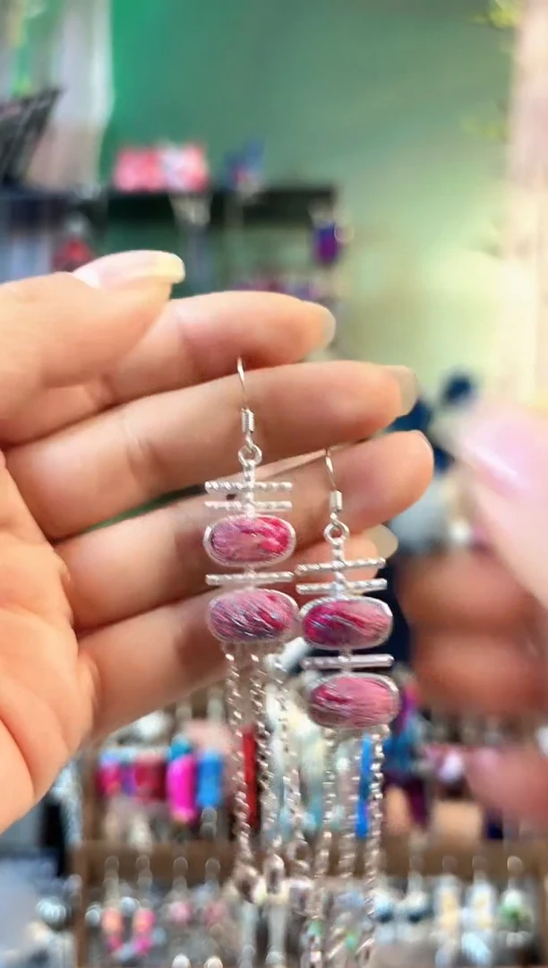 彩云南阁非遗老绣饰品570*