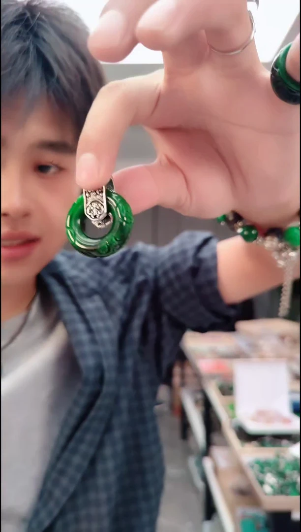 颈饰未镶嵌翡翠1443绿扣子