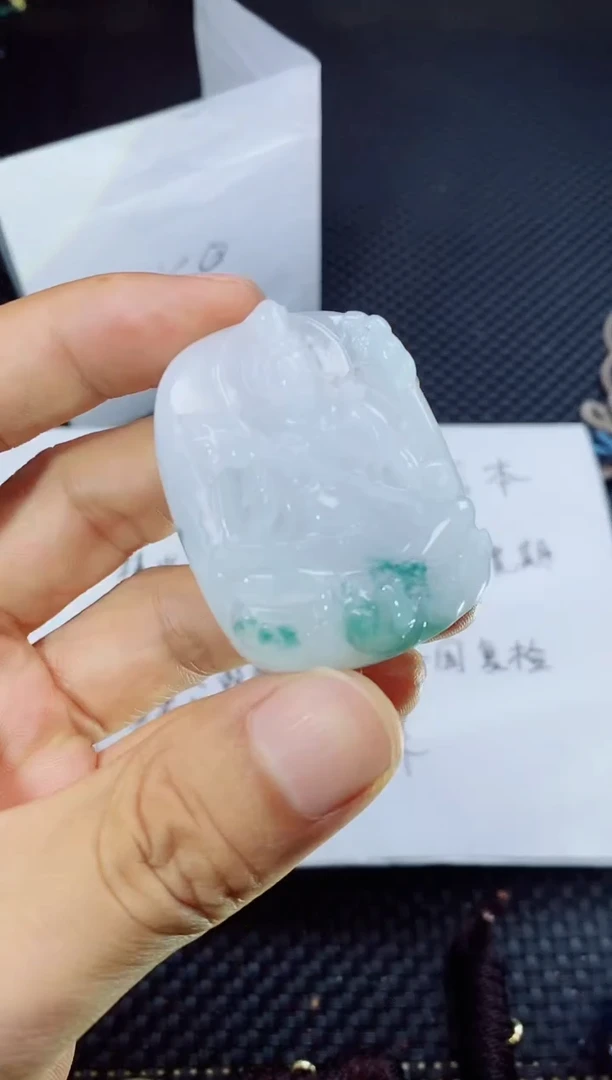 翡翠未镶嵌颈饰