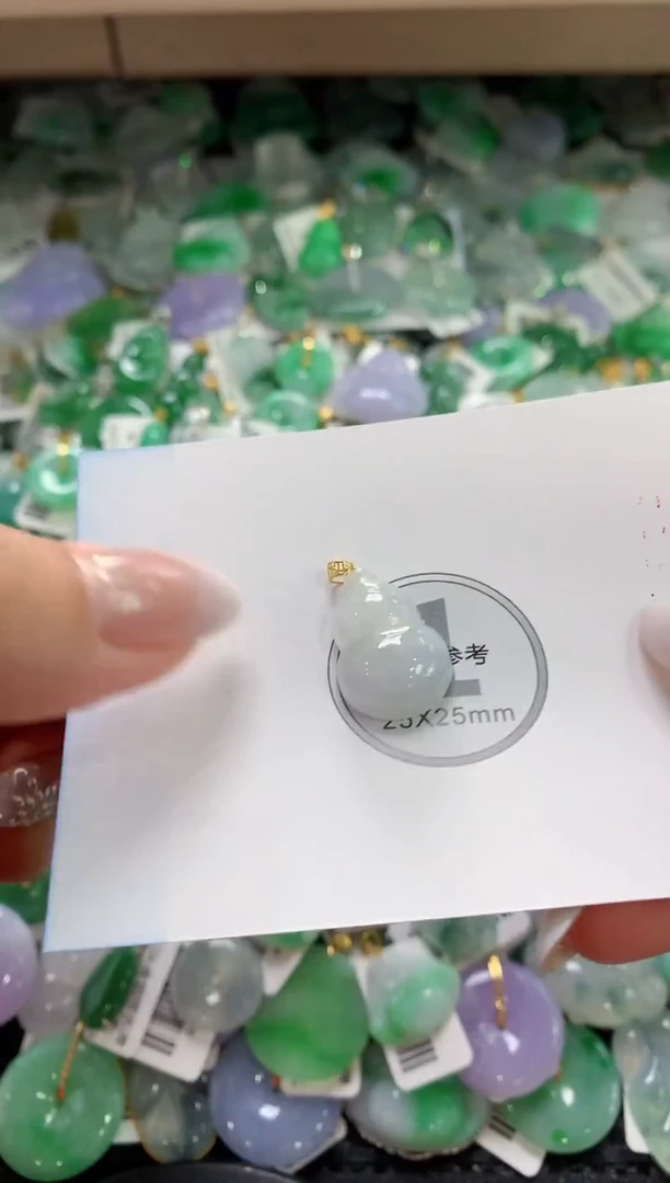 颈饰18K金镶嵌翡翠1111111111111111