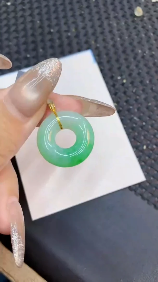 颈饰18K金镶嵌翡翠1