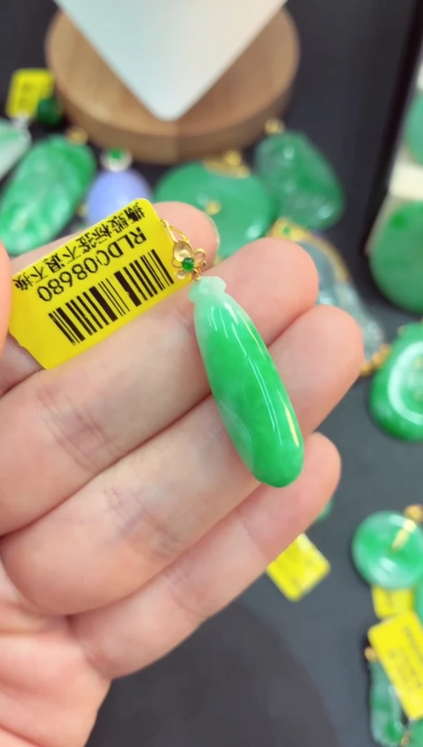 吊坠(不含链)18K金镶嵌翡翠挂件