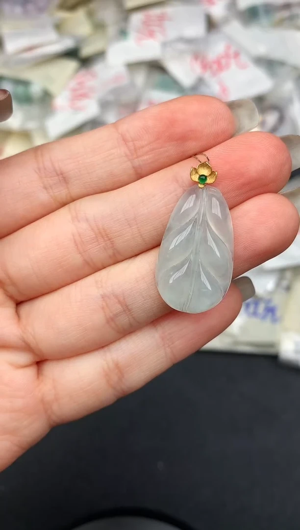 18K金镶嵌挂件翡翠—