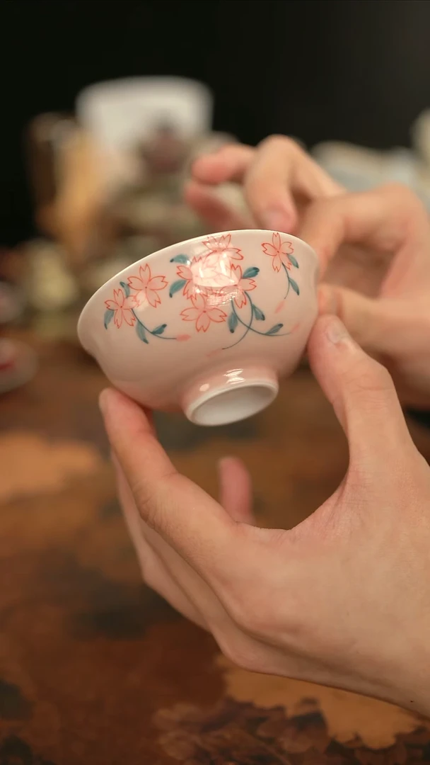 摩吉陶陶闪拍链接 手绘粉色宽口杯