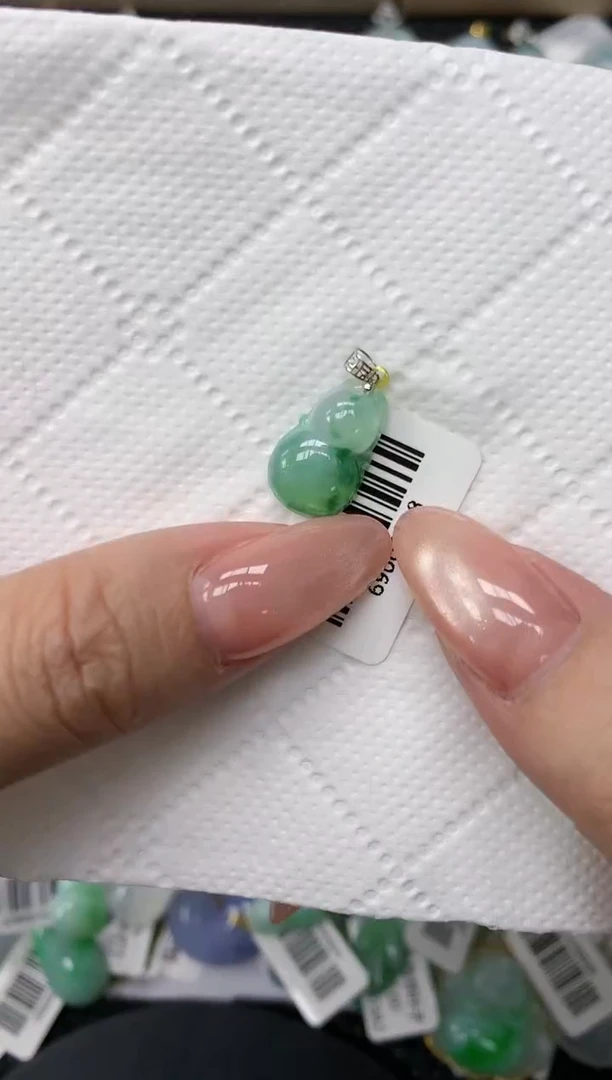 颈饰18K金镶嵌翡翠1111111111