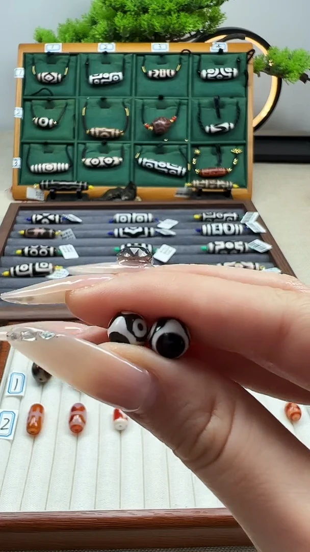 玛瑙/玉髓颈饰未镶嵌1.（微瑕）