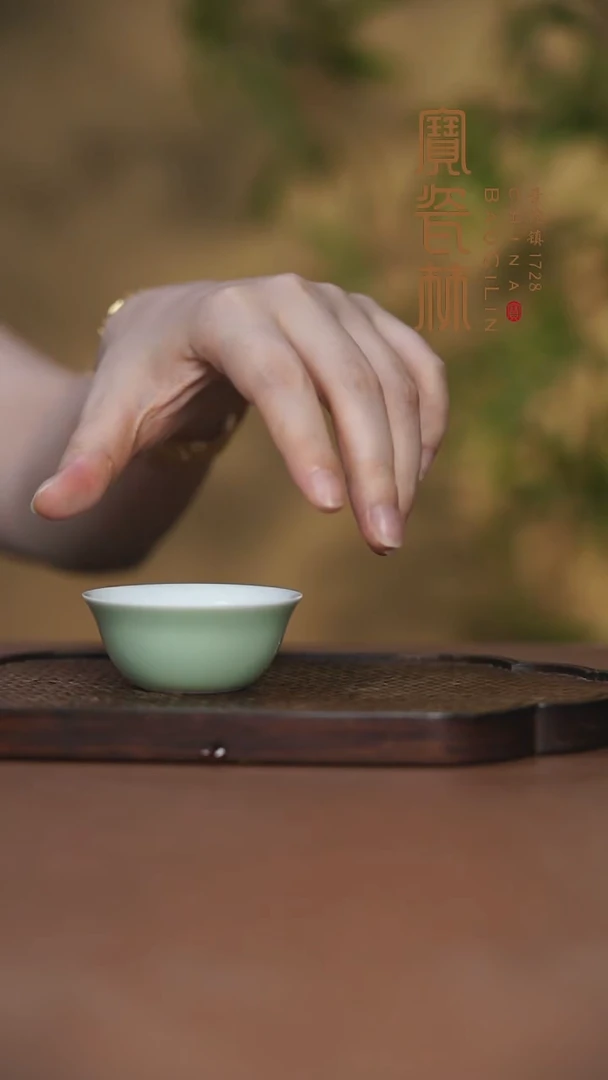 宝瓷林小鸡缸杯豆青