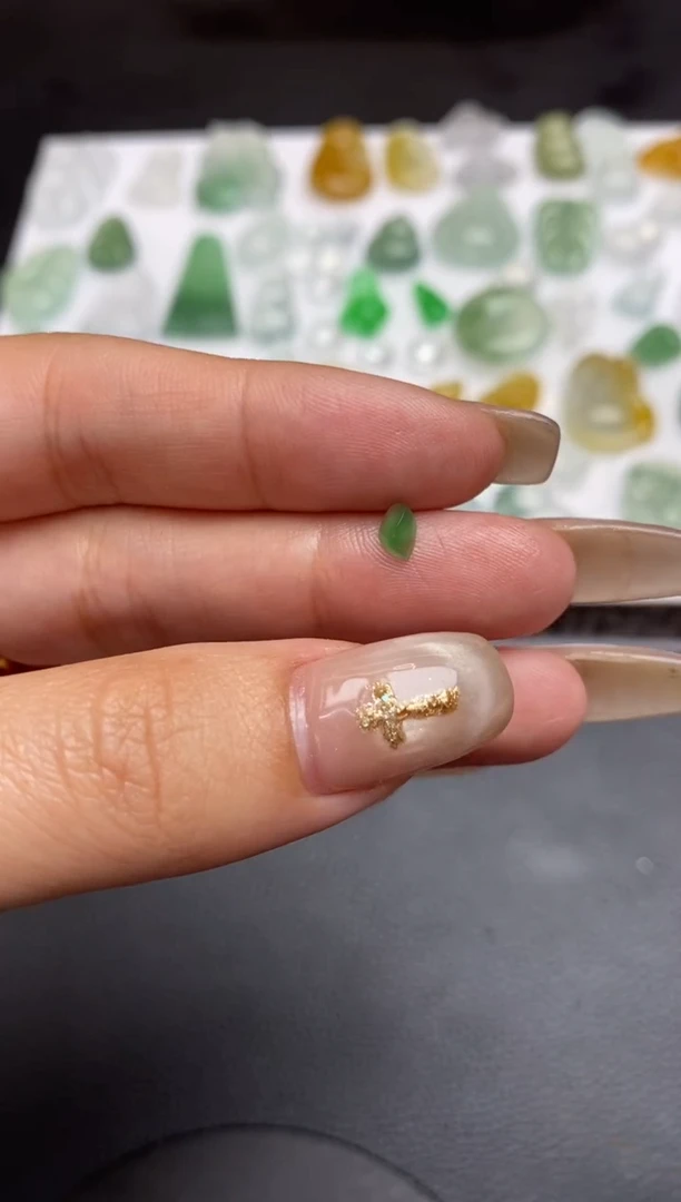 未镶嵌定制翡翠翡翠毛货~