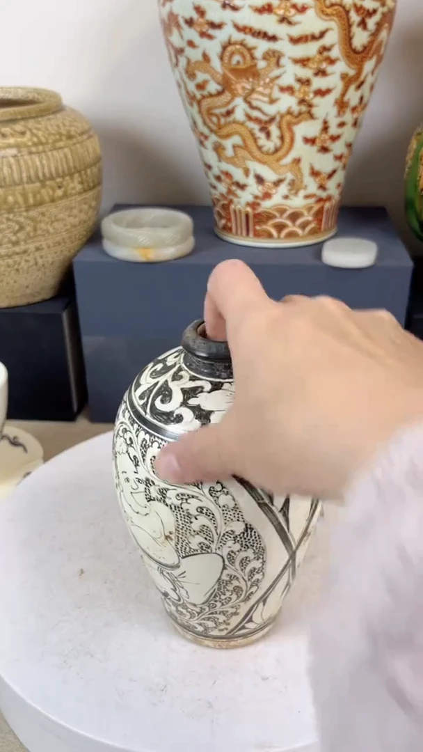 摆件磁州窑画人物梅瓶摆件