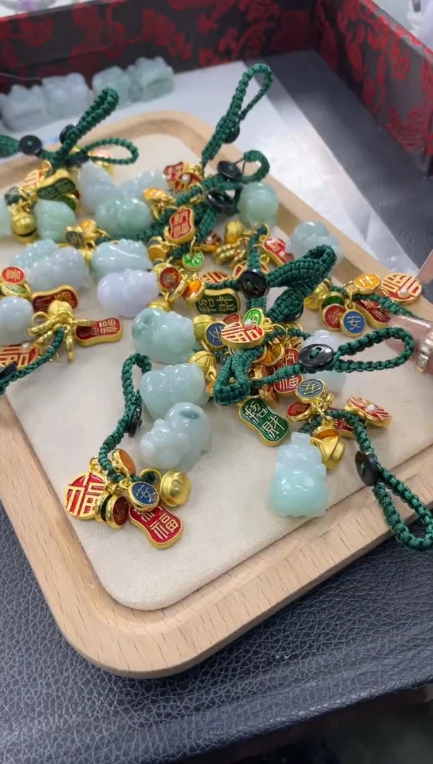 吊坠(不含链)未镶嵌翡翠小猪   多样性发货发一件