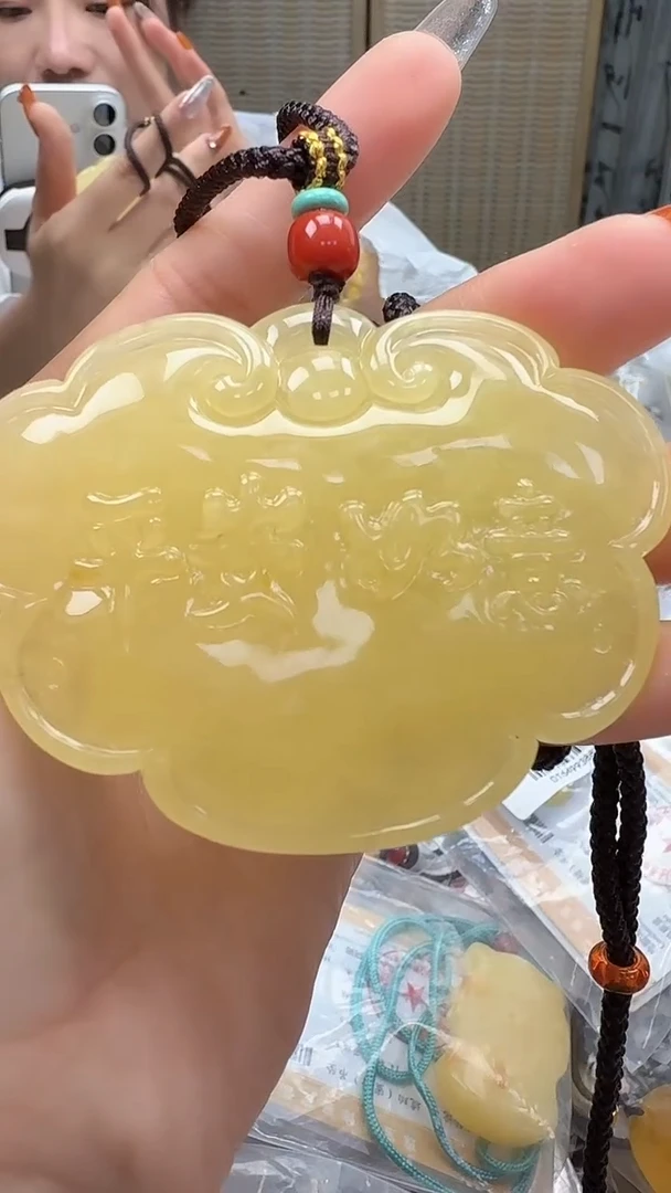 裸石琥珀未镶嵌如图